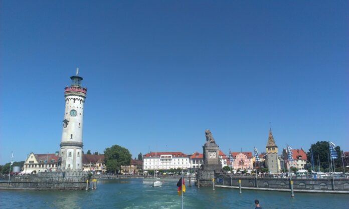 Svatojakubská cesta vede z Lindau lodí přes Bodamské jezero