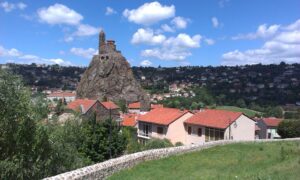 Dominanta města Le Puy en Velay Roschel Saint Michael