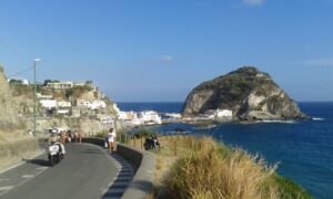 Ostrov Ischia, San Angelo, plachetnice, loď, jachta