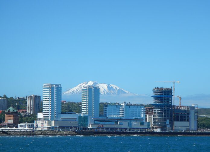 Sopka za centrem města Puerto Montt v Chile