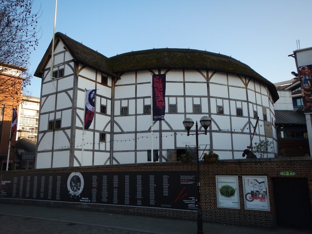 Replika divadla Williama Shakespeara Globe v Londýně na South Bank