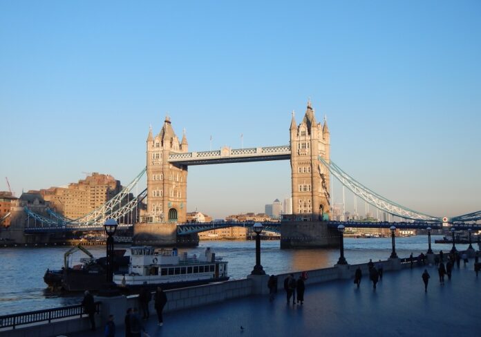 Historický most v centru Londýna Tower Bridge