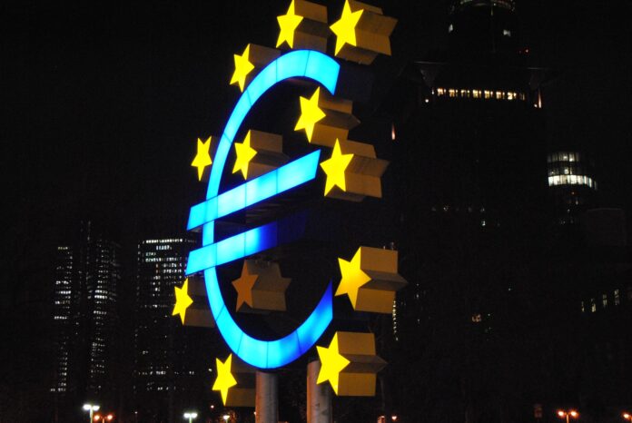 euro, Německo, výhoda, export, jednotná měna, symbol, ECB, Evropská centrální banka, bohatne